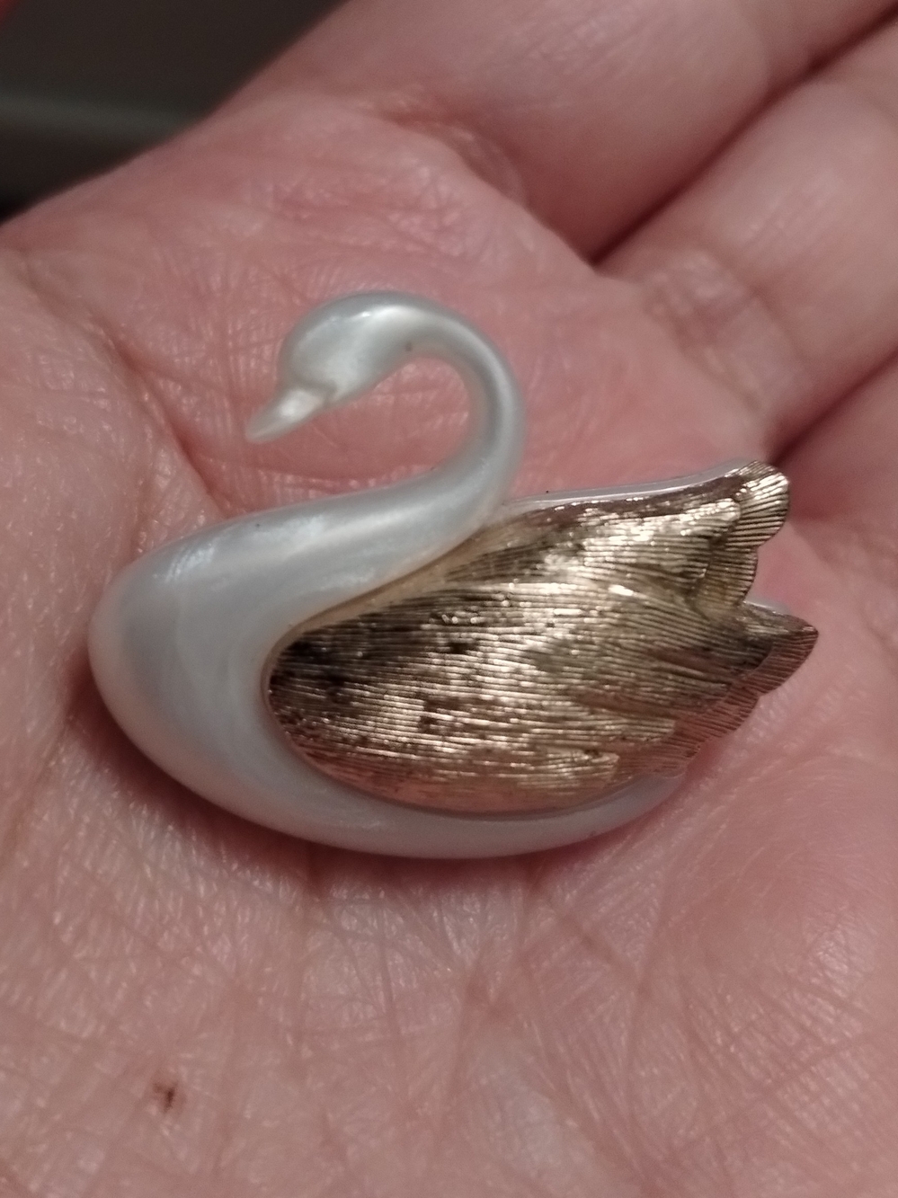 Small Vintage Avon Brooch White Swan With Gold Tone Wing